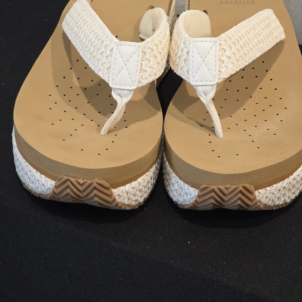 Volatile Womens Platform Wedge Chunky Thong Sandals Tan Off White Woven Size 9 - Picture 7 of 10